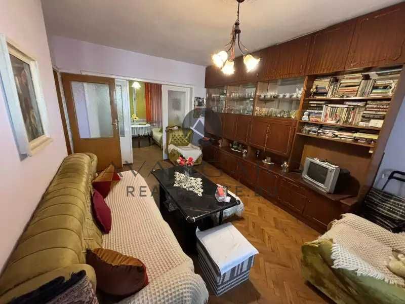 Продава се Тристаен апартамент в Пловдив, Център - 100 кв.м за 1530 €/кв.м - Снимка #1