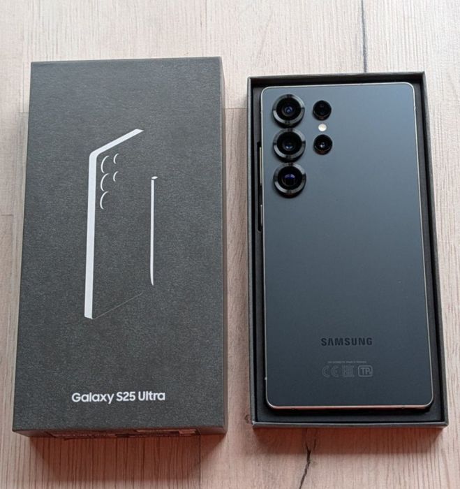 Samsung s25 ultra 256gb.