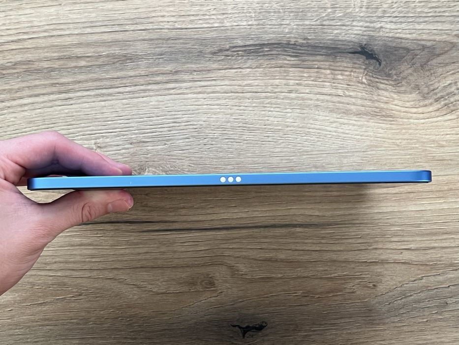 iPad 10th Generation 64GB + Писалка и Два калъфа