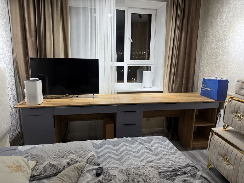 Стол рабочий или для учебы