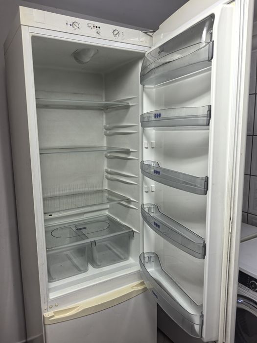 Combină frigorifica Whirlpool clasa A, 347 litri, 2 compresoare