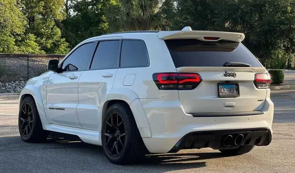 Заден среден спойлер за Jeep Grand Cherokee WK2 14-18 черен лак