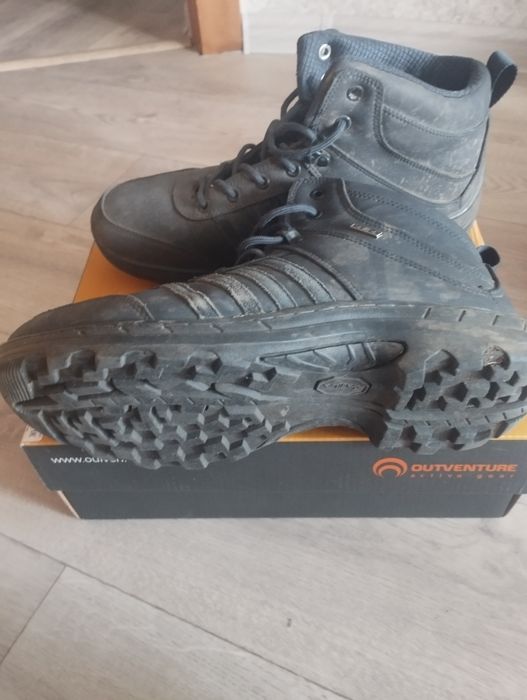 Продам кроссовки демисезонные