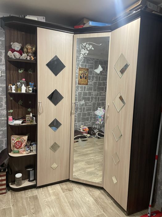 СРОЧНО Угловой шкаф с зеркалами