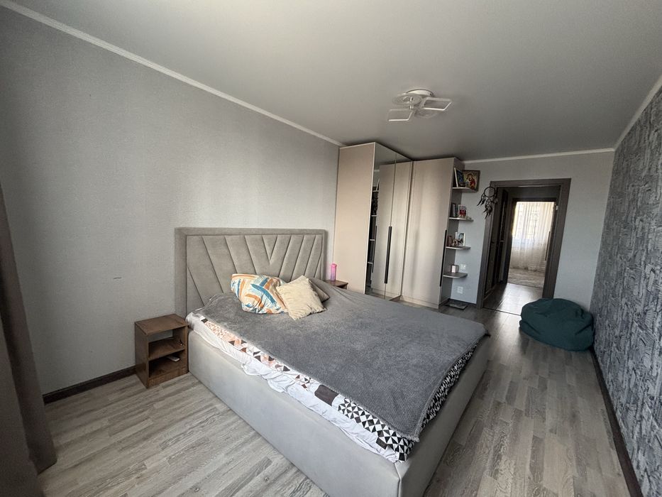 Продается 3- х комнатная квартира в 7 мкр.