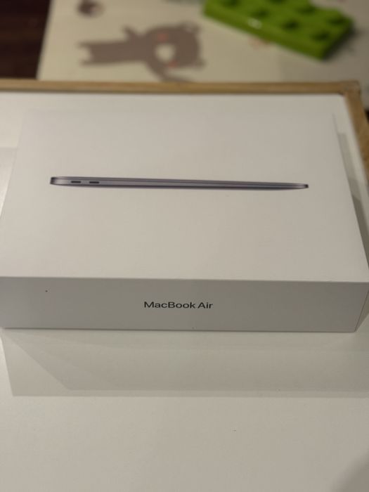 Чисто нов Macbook M1 , 13,3’ 256GB  В гаранция