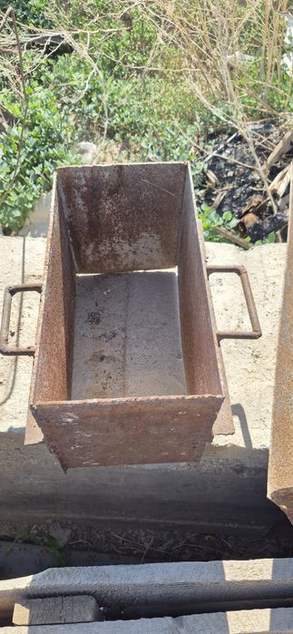 Форма для литья бетона, кирпича