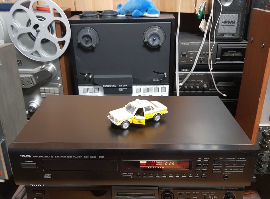 Compact Disc Stereo Deck Player  YAMAHA CDX 530E SILVER