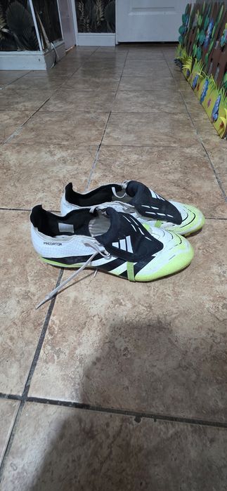 Vând ghete de fotbal adidas predator pro