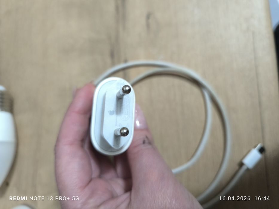 Продам зарядку для Айфона