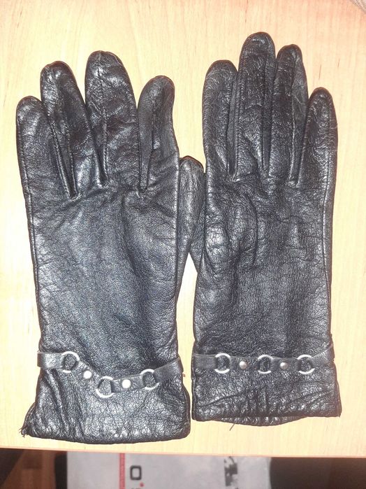 Женские кожаные перчатки, три пары.