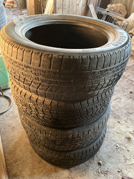 Продам комплект шин 215/55/R17