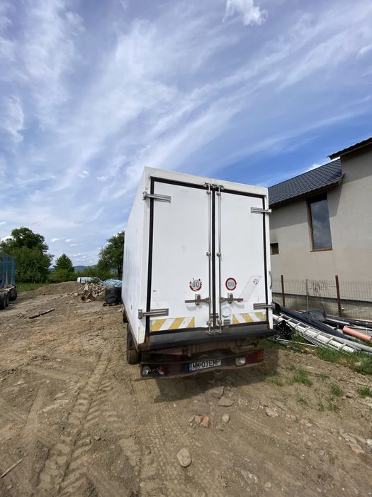 Vind cub frigorific state buna de fuctionare si motor iveco in 6 cilindri clasic multe detali la telefon