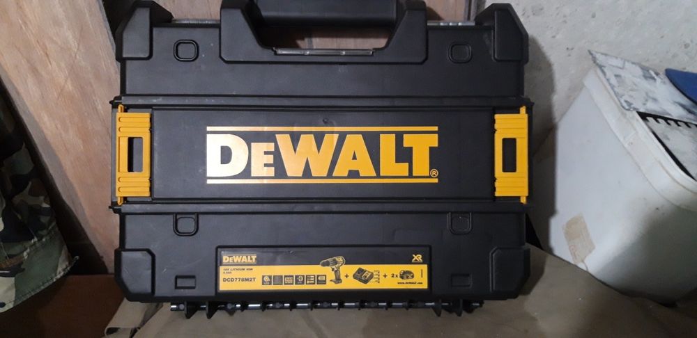Ударен винтоверт DEWALT DCD778.
