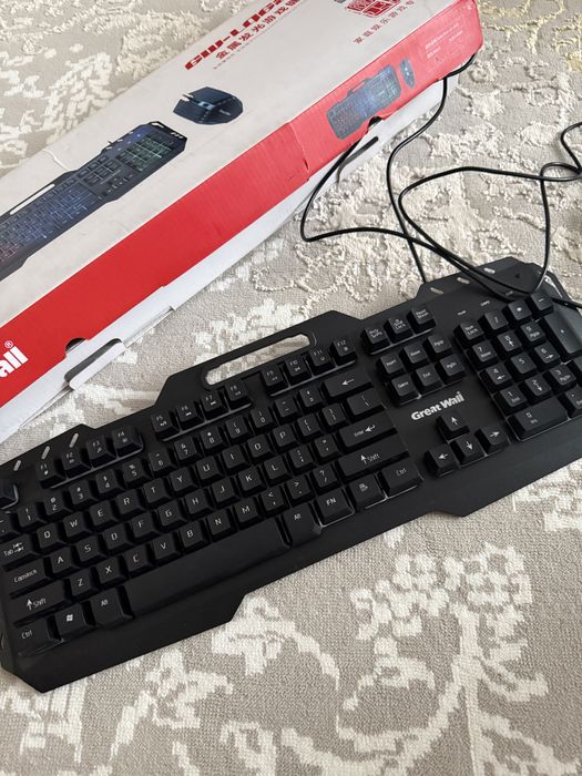 Продам игровую клавиатуру с мышкой