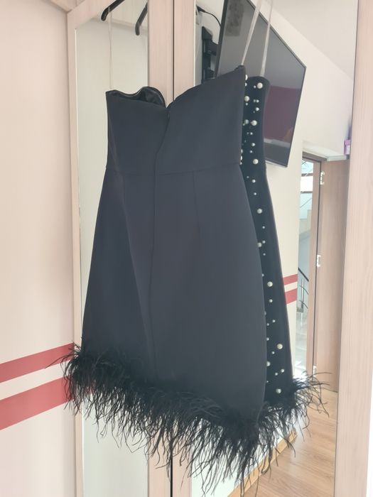 Rochie neagra eleganta si frumoasa