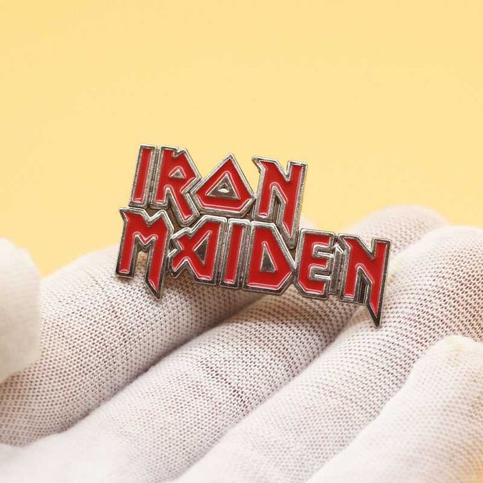 Стари метъл аксесоари. (Медальони, Брошки, Гривни)