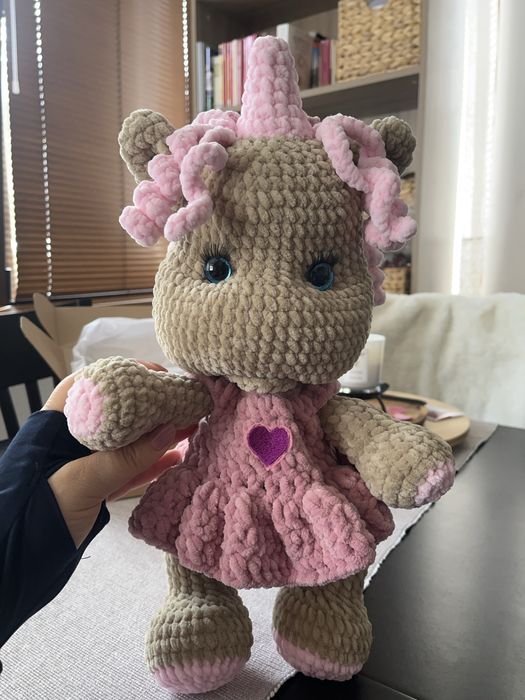 Плетена играчка еднорог