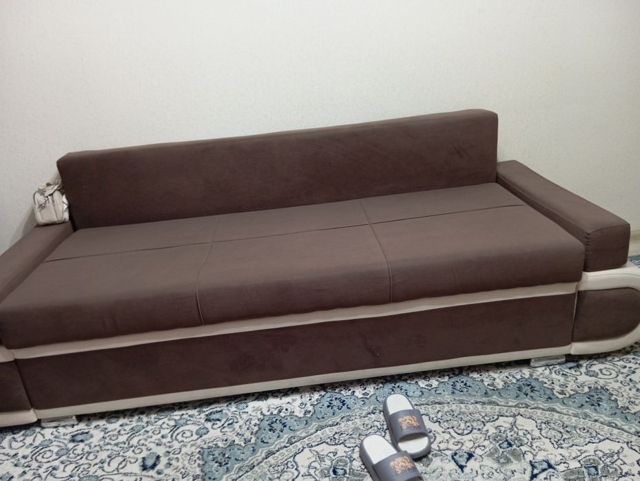Раскладной диван с подушками 2'5размер