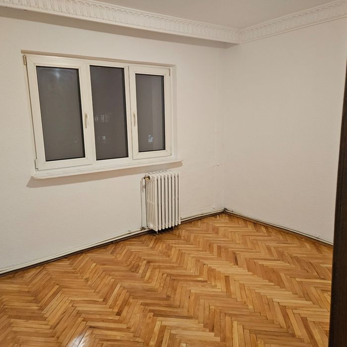 Inchiriez apartament 2 camere nemobilat