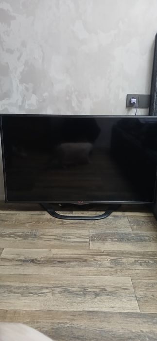 Телевизор LG  в хорошем состоянии