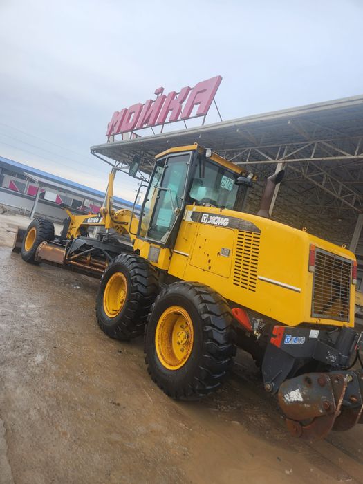 Автогредер 180 XCMG