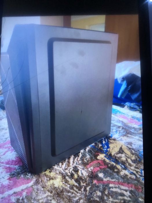 Vand carcasa de gamers /calculator noua urgent