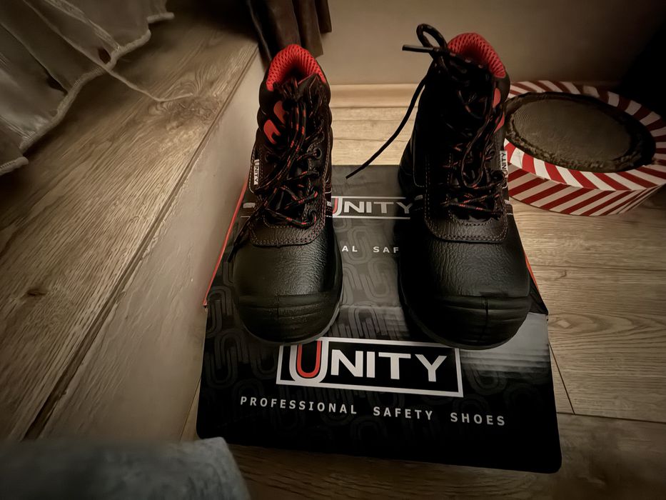 Дамски работни боти