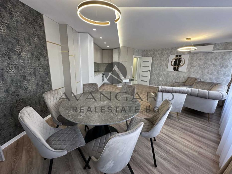 Продава се Тристаен апартамент в Пловдив, Център - 123 кв.м за 2114 €/кв.м - Снимка #2