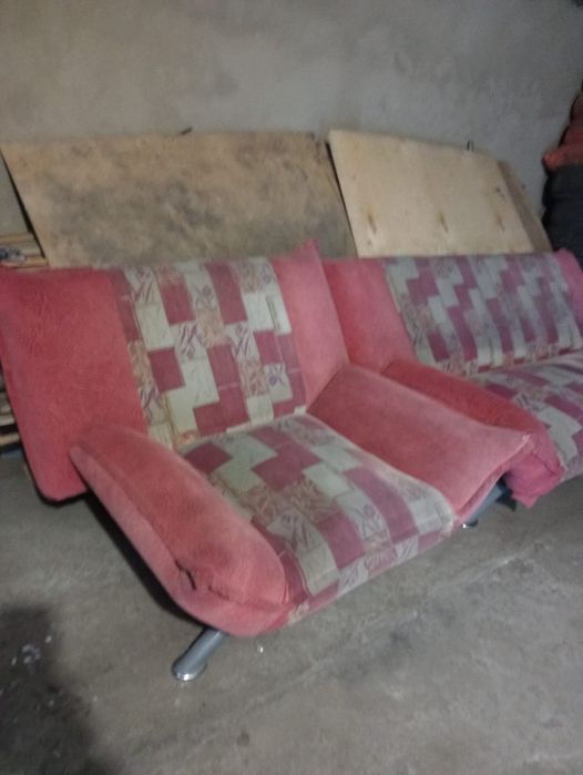 Диван с двумя креслами