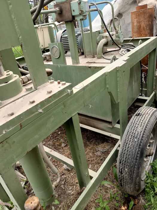 Аппарат по производству глиноблок