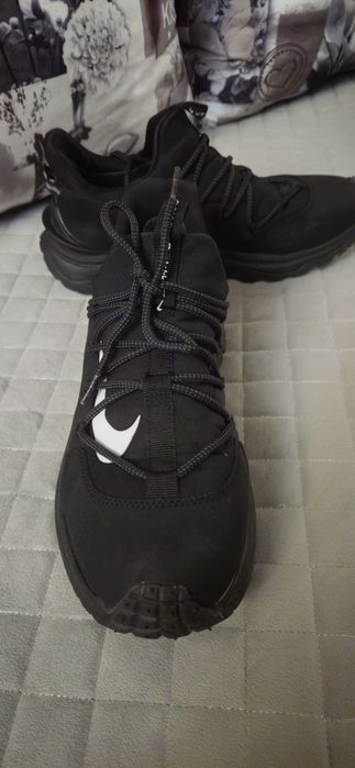 Продам мужские кроссовки