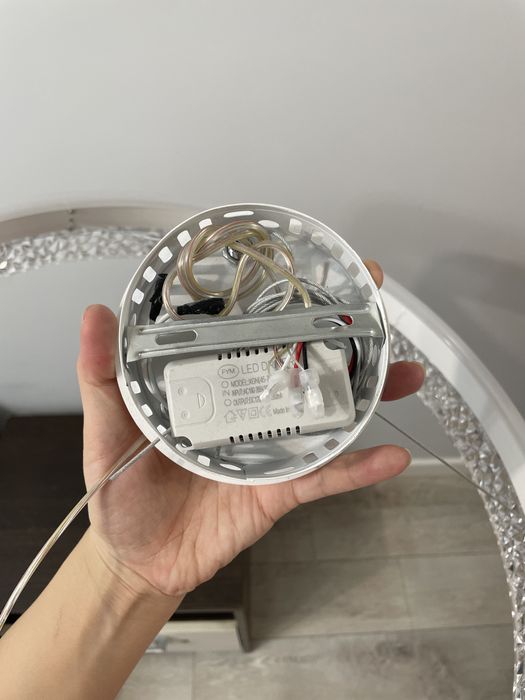 продам люстру потолочную