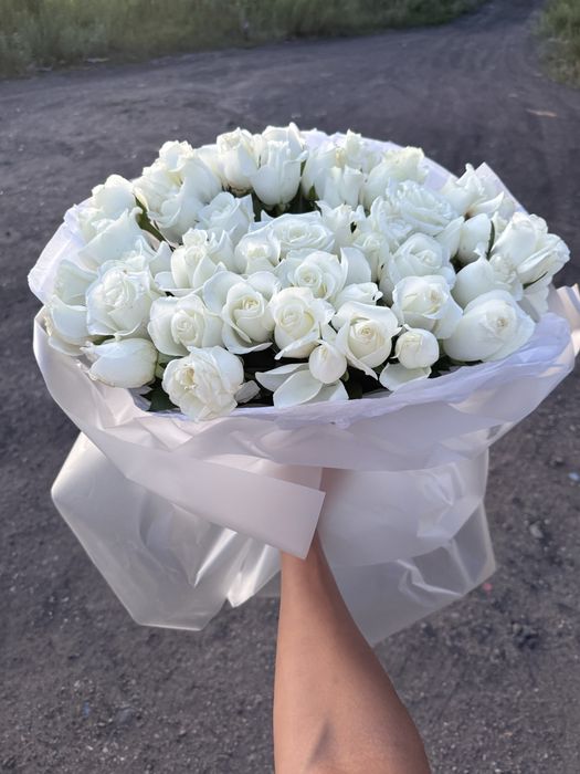 Продам цветы 51 роза белый
