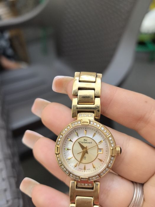 Позлатен часовник cortebert