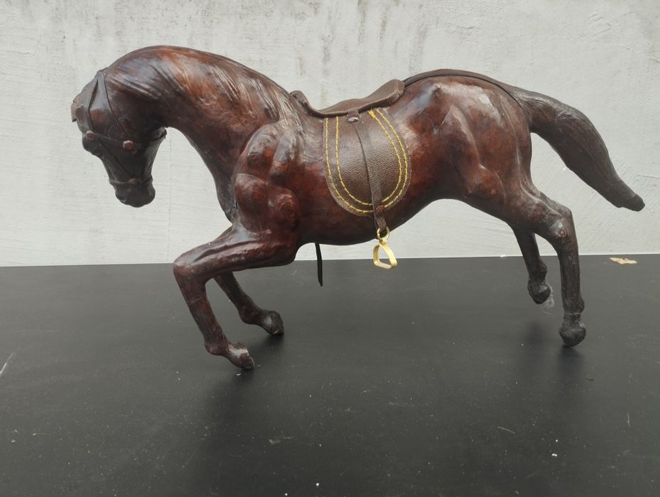 Ретро Кожена фигурка на Кон