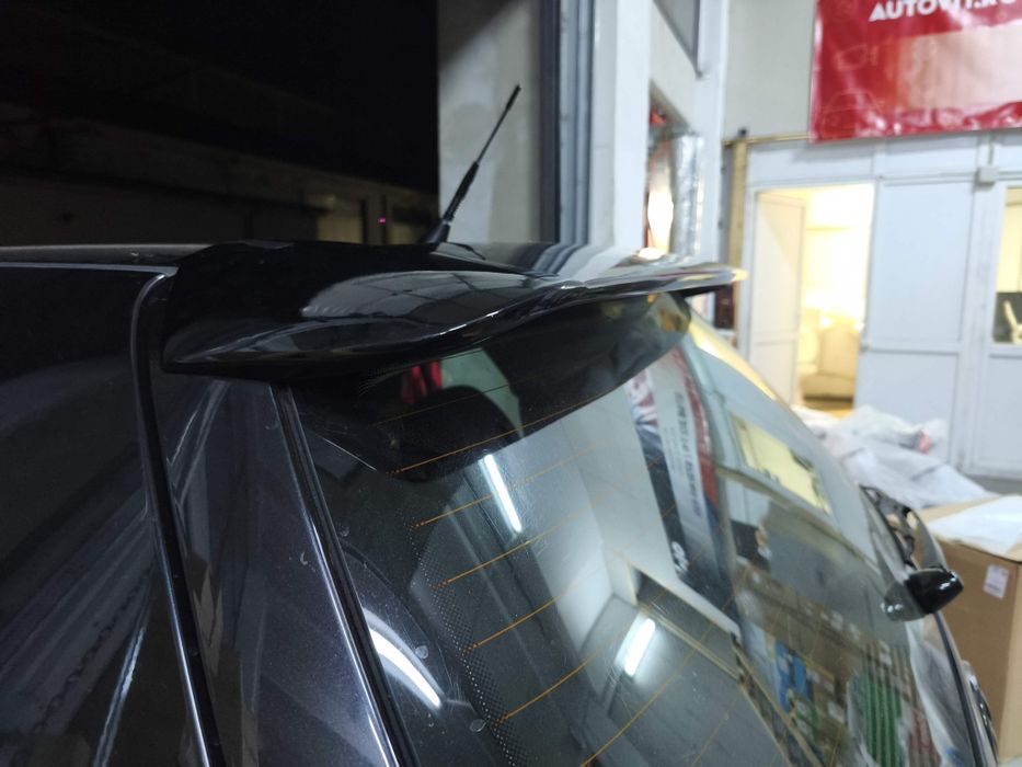 Eleron golf 4 negru lucios