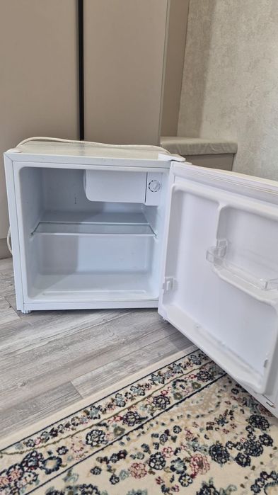 Продам мини холодильник