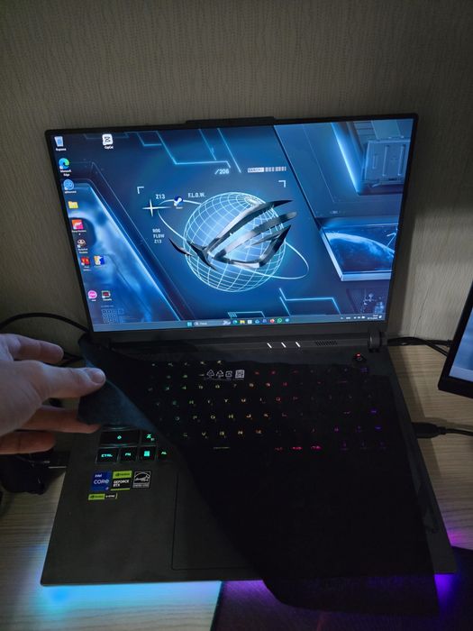 Ноутбук Asus rog strix g16