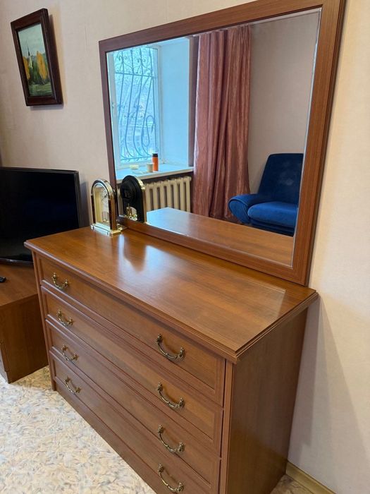 Продается спальный гарнитур