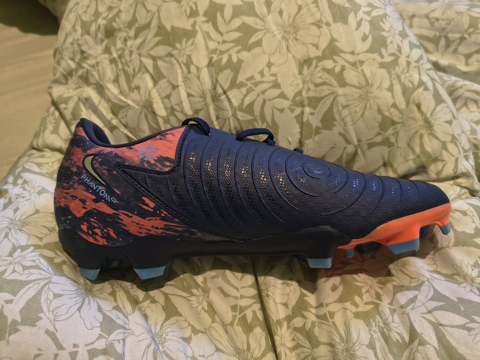 Vând ghete de fotbal