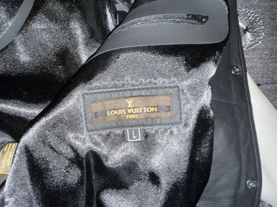 Яке. LOUIS VUITTON за 1200.
