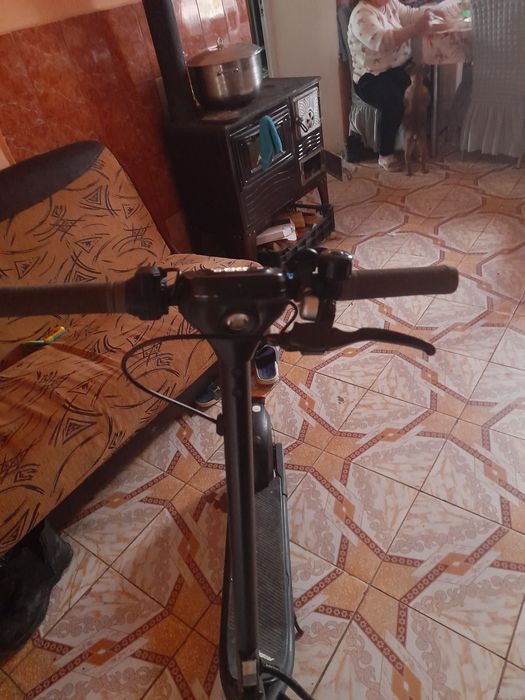 Vand trotineta electrica cu acte și garanție