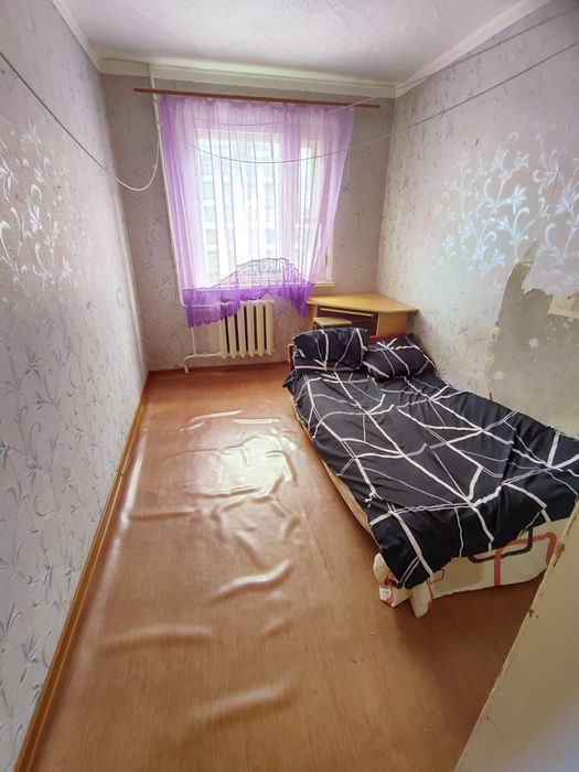 3 комн.. 4 мкр, 20 дом , 4 этаж.