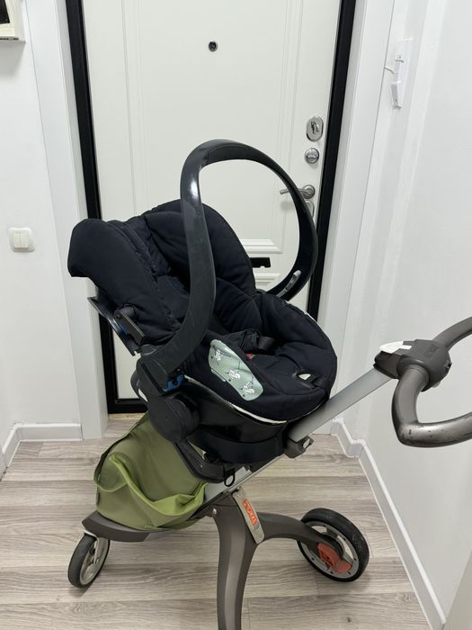Подам детскую коляску stokke