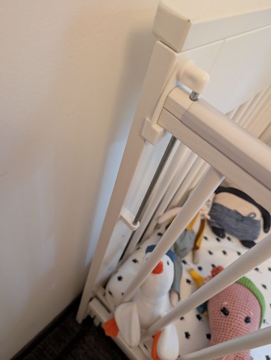 Pătuț bebe Klups Luna alb lemn cu sistem de legănare