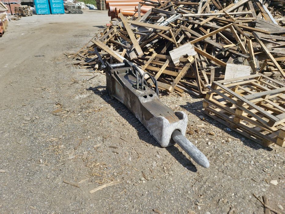 Inchiriez excavator Komatsu 23 tone