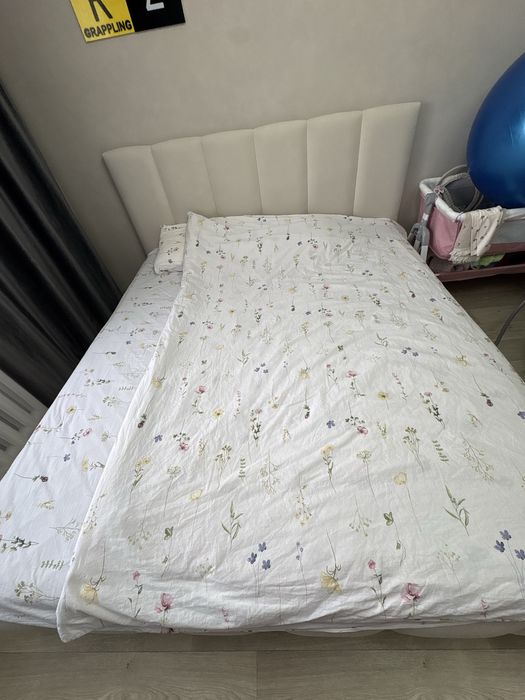 Двуспальная кровать