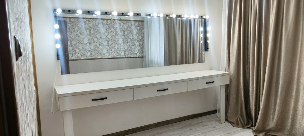 Masa se makeup cu oglinda si suport led ikea