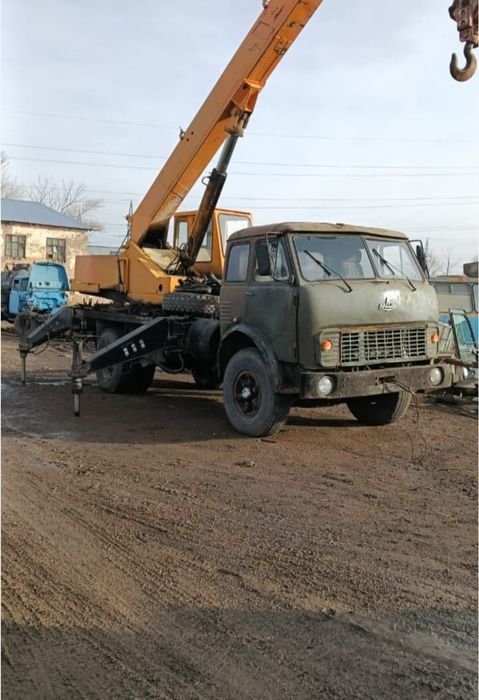 Продам автокран маз
